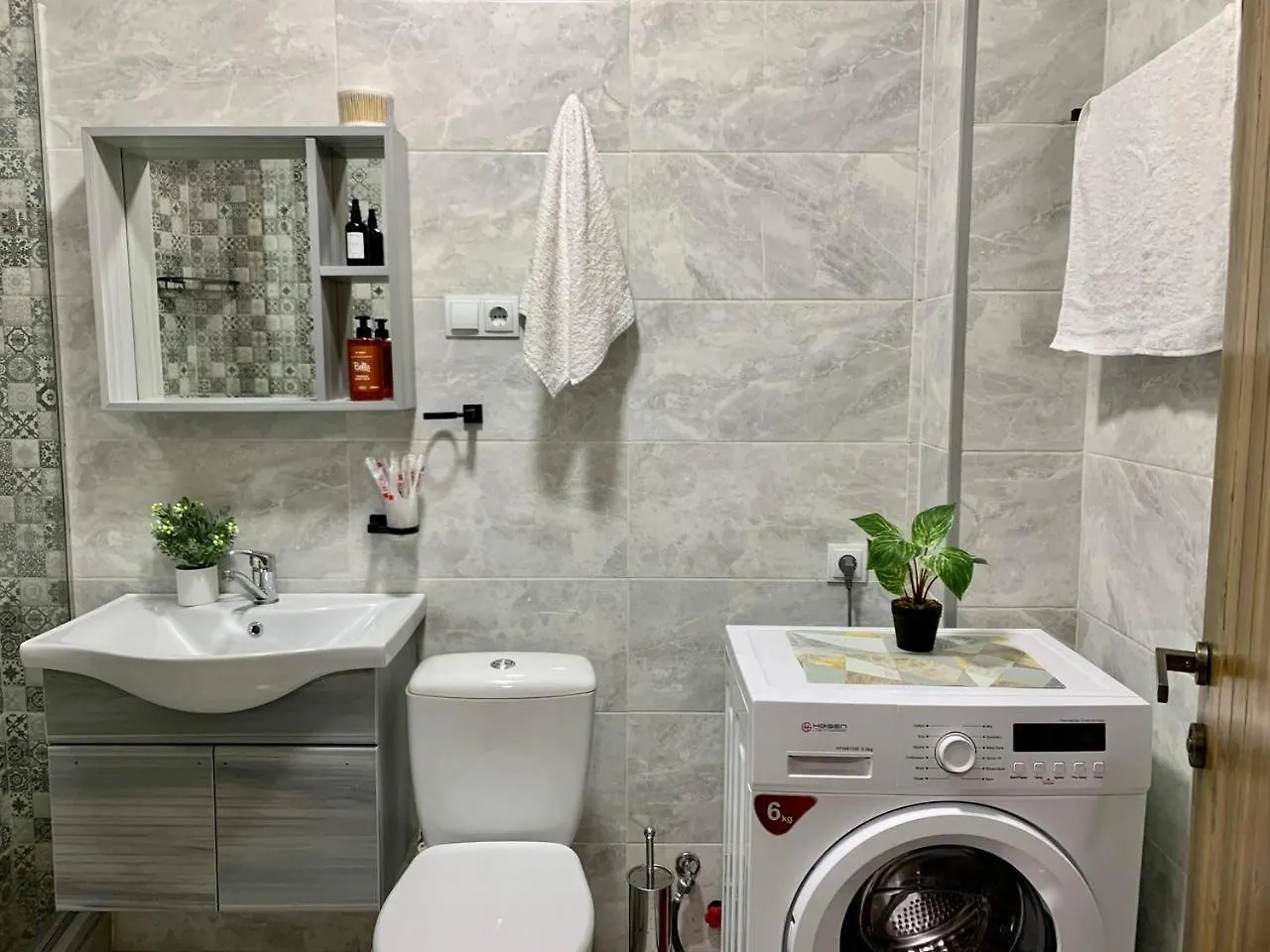 3-Room Apartment In Old Tbilisi 0*,